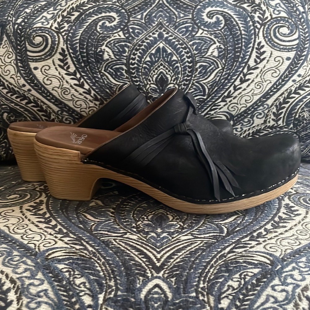 Dansko Women’s Black Leather Tasseled Mules ~ 39 (8.5 - 9 US)